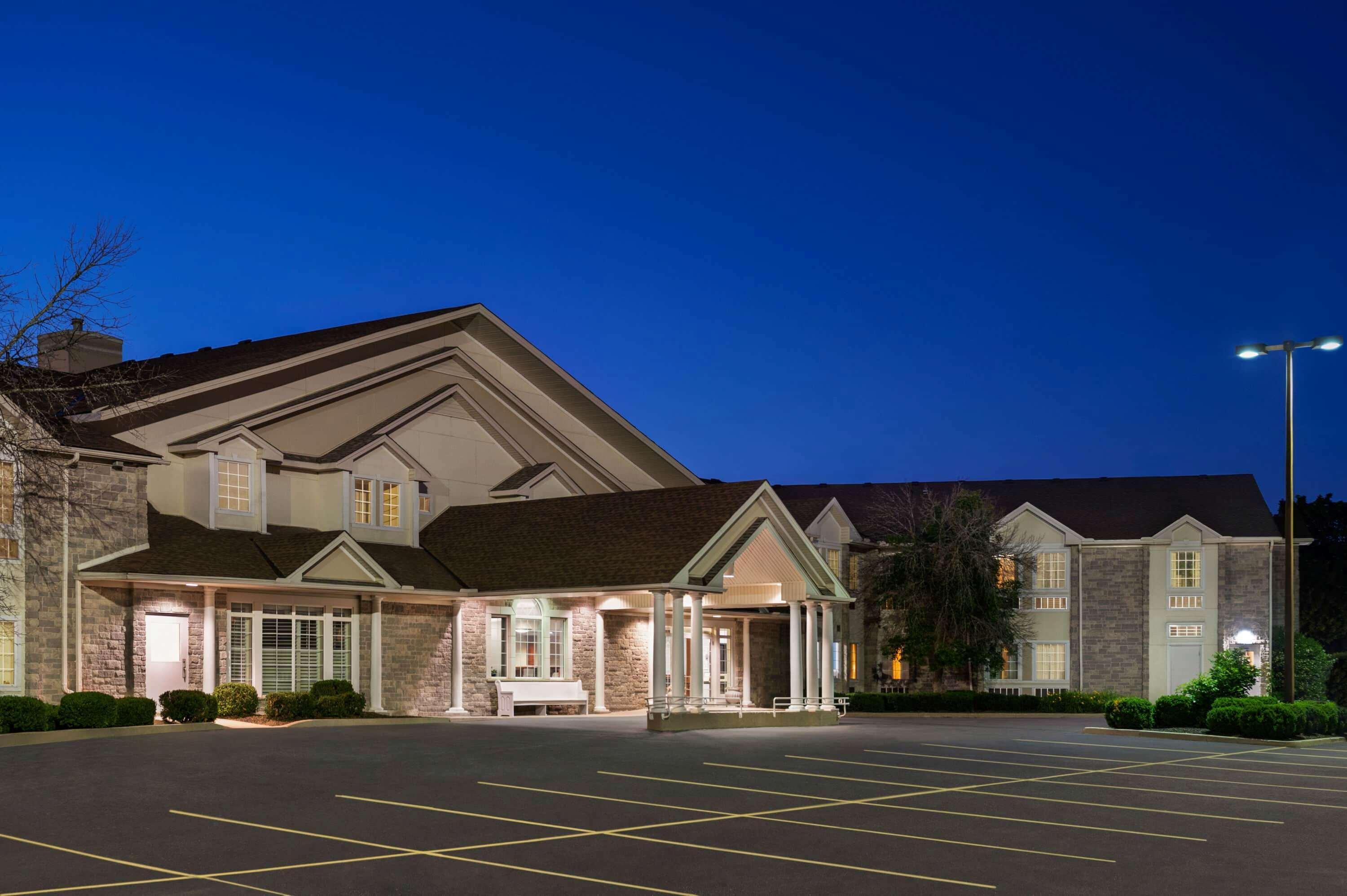 Days Inn By Wyndham Guelph Eksteriør billede